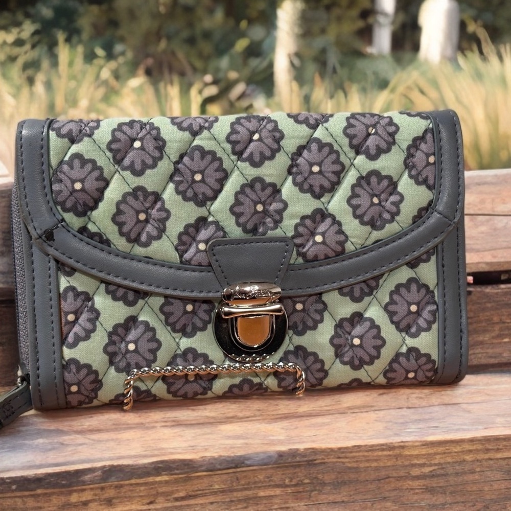 FREE* Vera Bradley Nomadic Blossoms Clutch Wristlet Wallet Faux Leather GUC